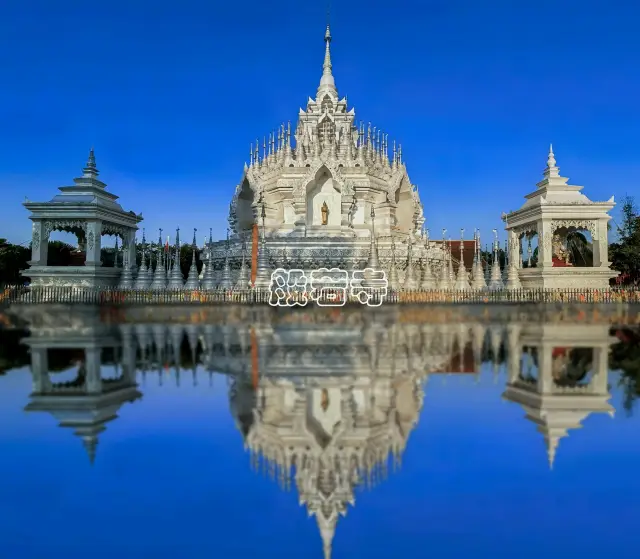 Dai Ethnic Secret Realm: Prajna Temple, the White Pagoda Closest to the Sky