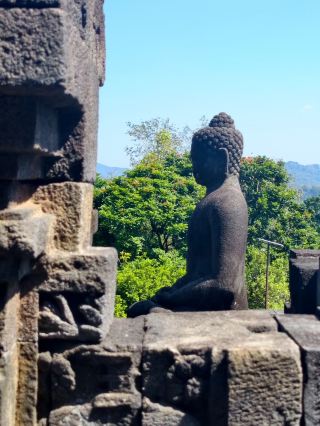 インドネシアの世界最大の仏教石造遺跡――ボロブドゥール