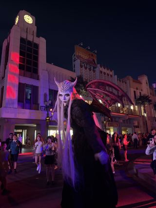 Universal is so crowded! Every ride has a 1h+ wait 😭