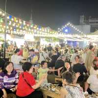Food market at Ploen RueDee 