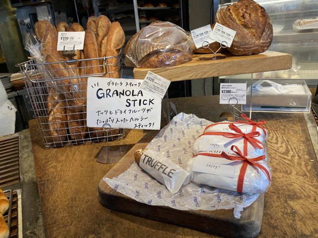 東京・広尾。賞味期限は5時間、生搾りクリームパンが気になる『Truffle BAKERY 広尾店』