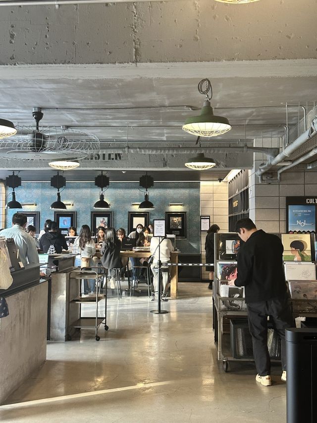 LP 감성 가득 느낄 수 있는 현대카드 바이닐앤플라스틱 🎵
