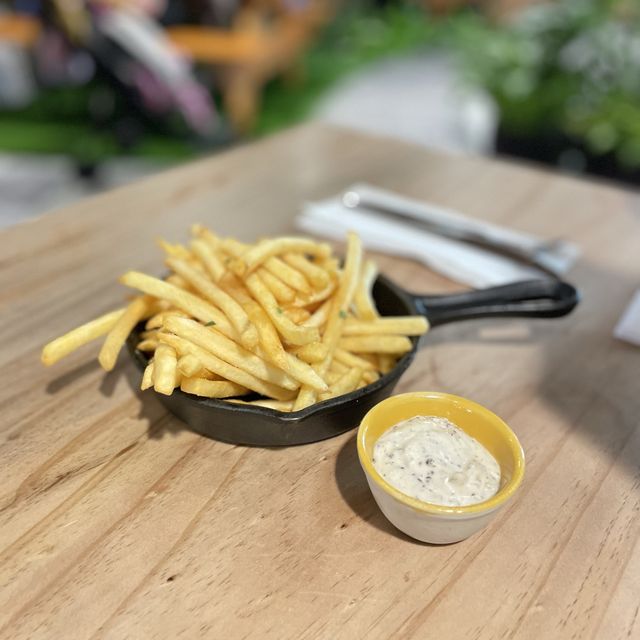 香港旺角｜商場入面嘅露營主題餐廳🏕️