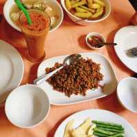泰國🇹🇭普吉島🍴🍽️🥢泰式料理美味吃喝💯 Raya Restaurant ร้านอาหาร ระย้า