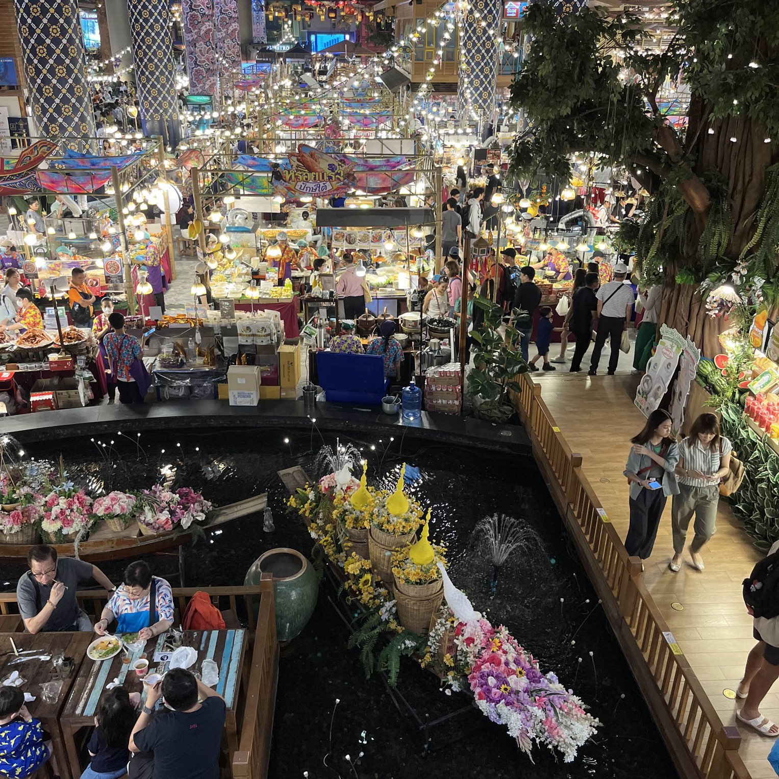 Indoor Floating Market Food Hall