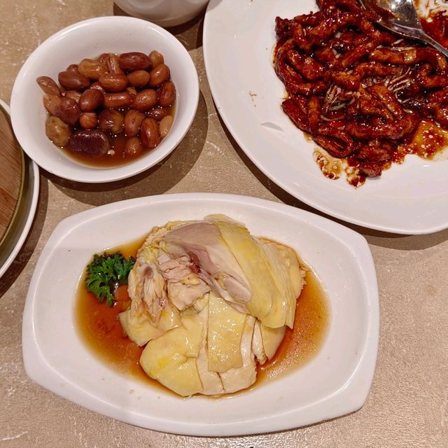 享受樂天皇朝 , 令人快樂的美食！