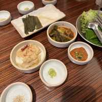 分厚すぎっ！炭火で焼く美味なお肉！