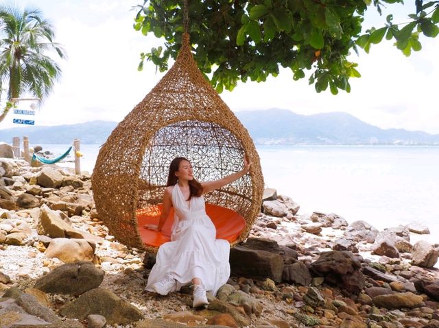 คาเฟ่ฟีลบาหลี โทนสีส้ม ใกล้หาดป่าตอง