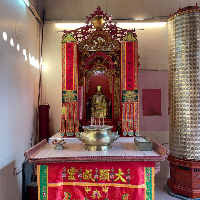 Guan Di Temple: Chinatown's Haven