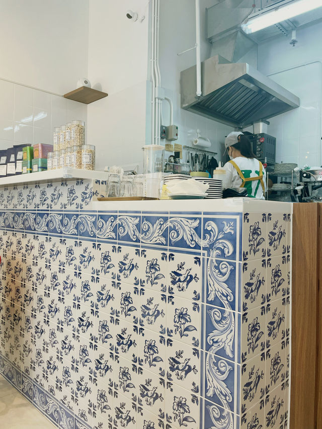 元朗西班牙風Cafe，海底撈式服務