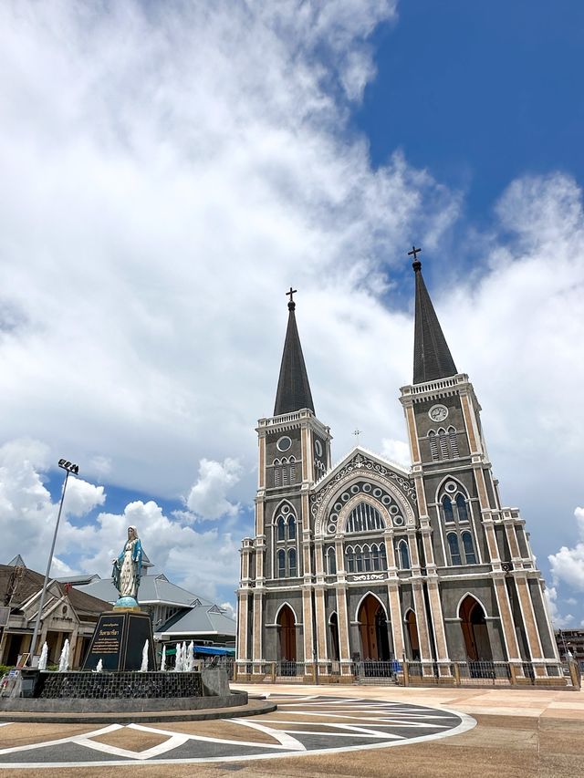 อาสนวิหารพระนางมารีอาปฏิสนธินิรมล ⛪️