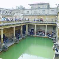 Explore historic Roman Baths in Bath 🇬🇧