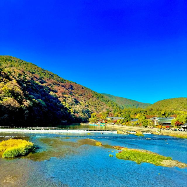 嵐山の紅葉と渡月橋