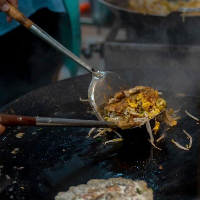 ตลาดโต้รุ่งหัวหิน ถนนคนเดินแหล่งรวมของกินอร่อย