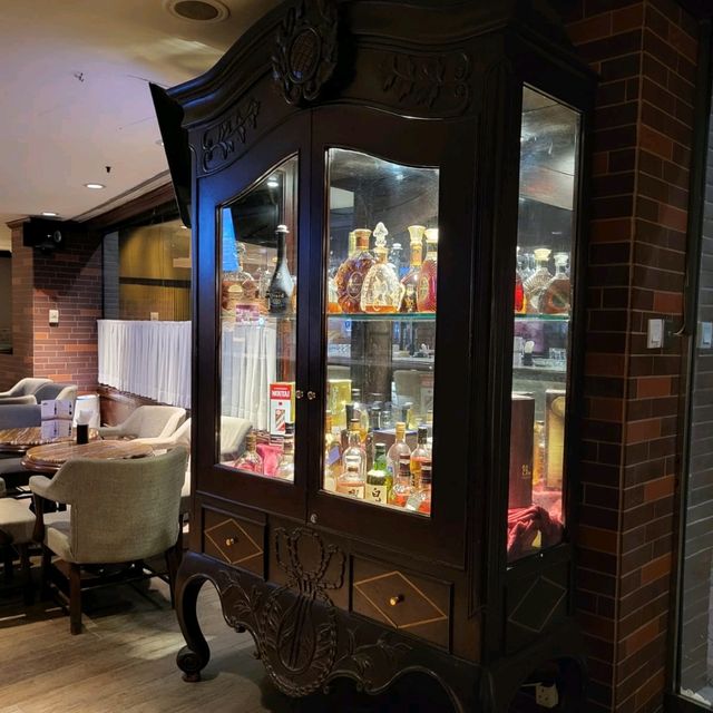 地方大又舒適的酒店酒吧