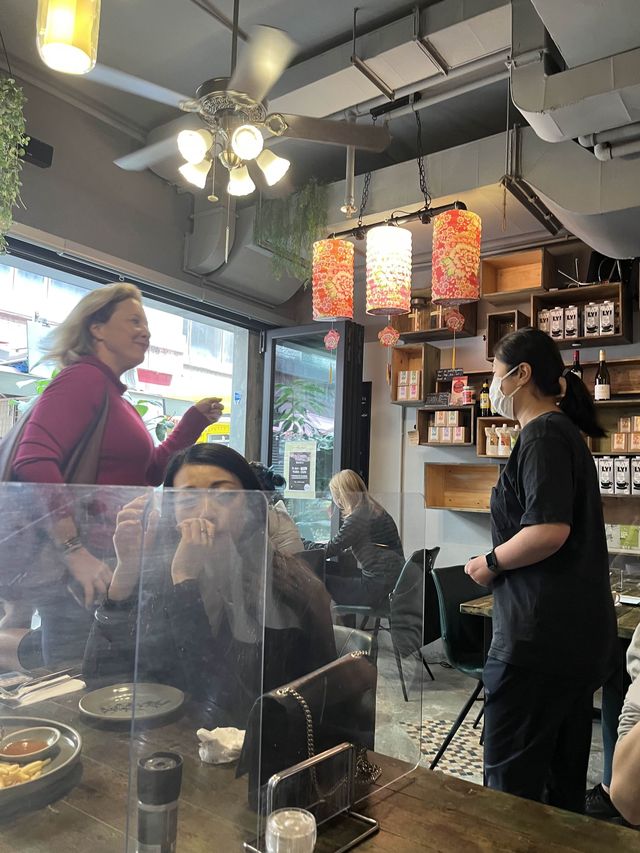 上環健康餐廳🍴 古色古香的街道