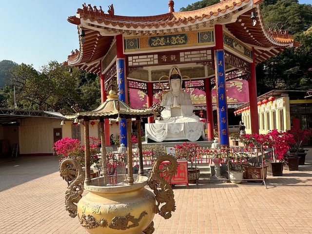 วัดหมื่นพุทธ - Ten Thousand Buddhas Monastery