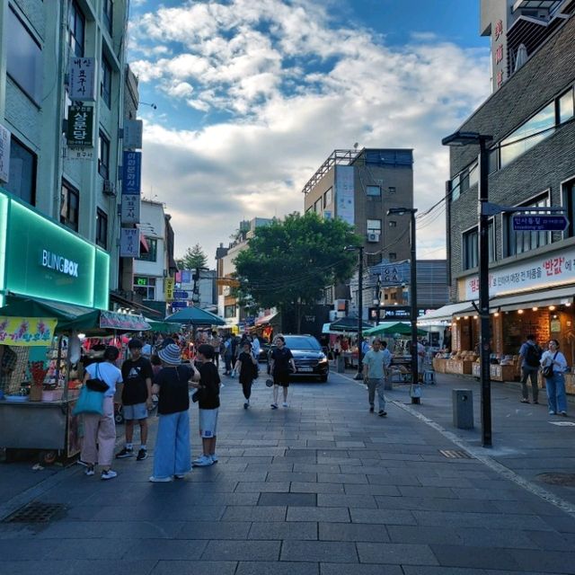 The feel of traditional in bustling city, Insadong