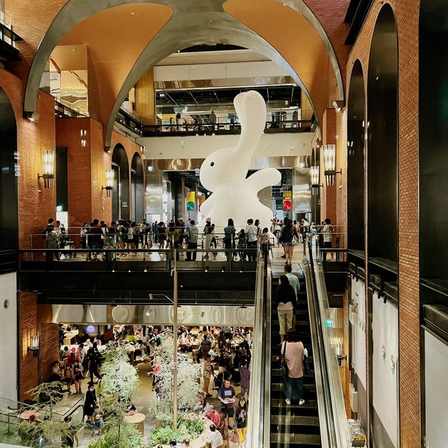 新店終於有百貨與電影院