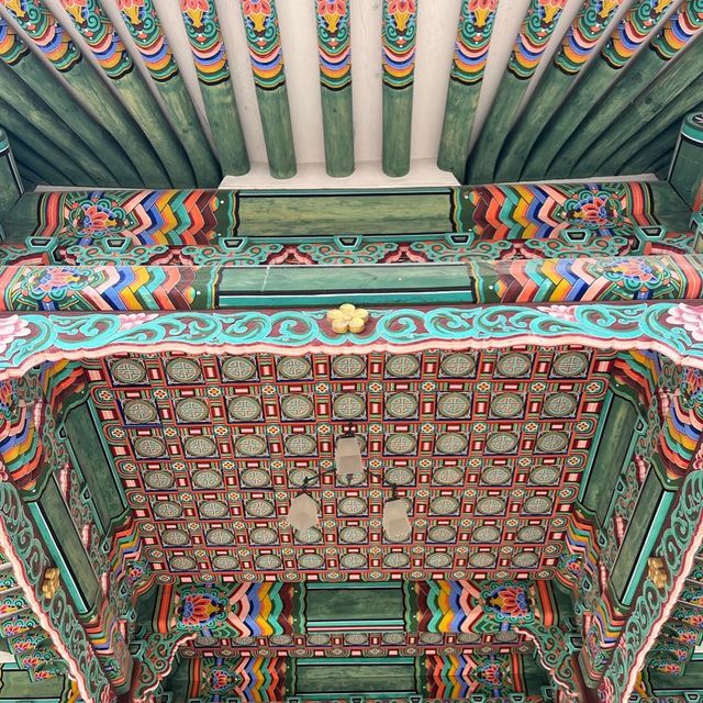 Experience Korean culture with hanbok! Experience Korean culture with hanbok!