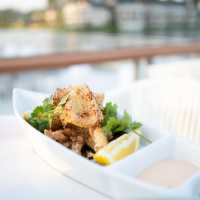 ร้านอาหารลอยน้ำสุดชิคเปิดใหม่กลางทะเลสาบภูเก็ต