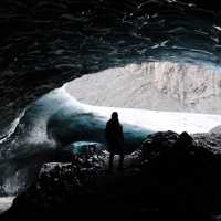 「冰島最神秘嘅藍冰洞，帶你探索冰晶世界！」 