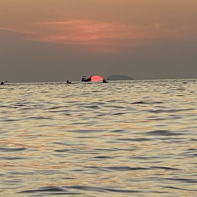 Kayaking to little Monkey beach 