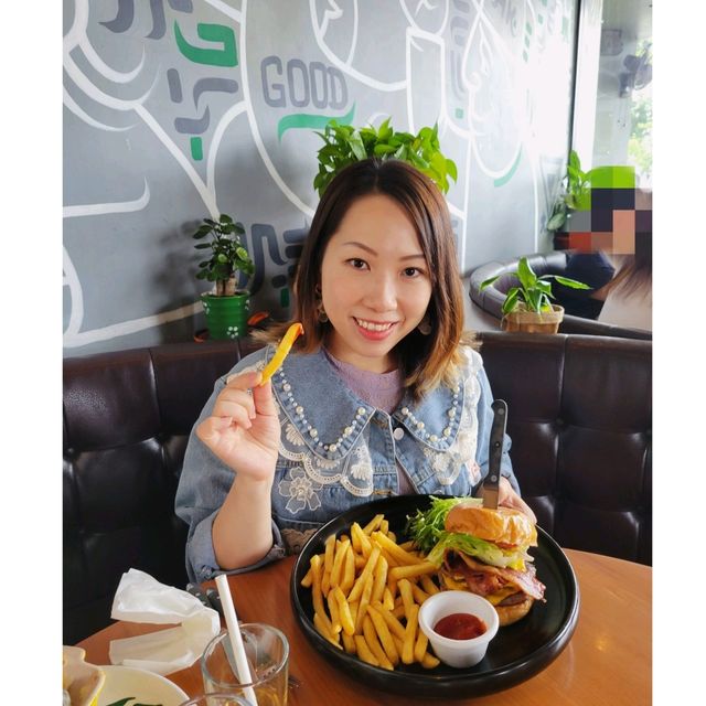 Kids and Pets Friendly Restaurant