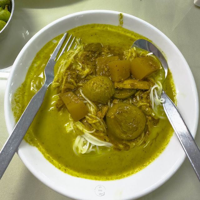 ร้านขนมจีนภูเก็ต รสจัดจ้าน ย่านสะพานหิน