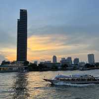 มื้อเย็นสุดพิเศษกับ White Orchid Cruise