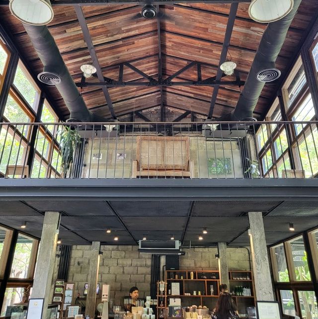 คาเฟ่โรงบ่ม เก๊าไม้ล้านนา 