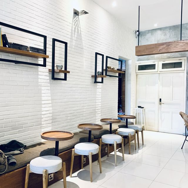 【インドネシア】コーヒーオンリーの”The Oak Tree Surabaya“