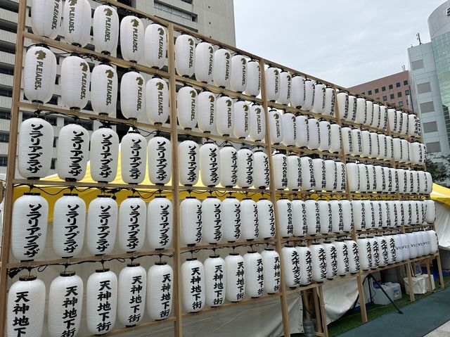 福岡・天神。『天神夏祭り』が8月6日まで開催中。福岡市役所西側に広がる『ふれあい広場』 
