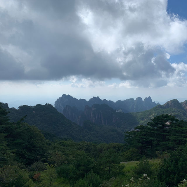 Exploring the Beauty of Huangshan