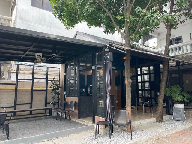 清邁型格神秘黑🖤咖啡店｜黑色愛好者必訪