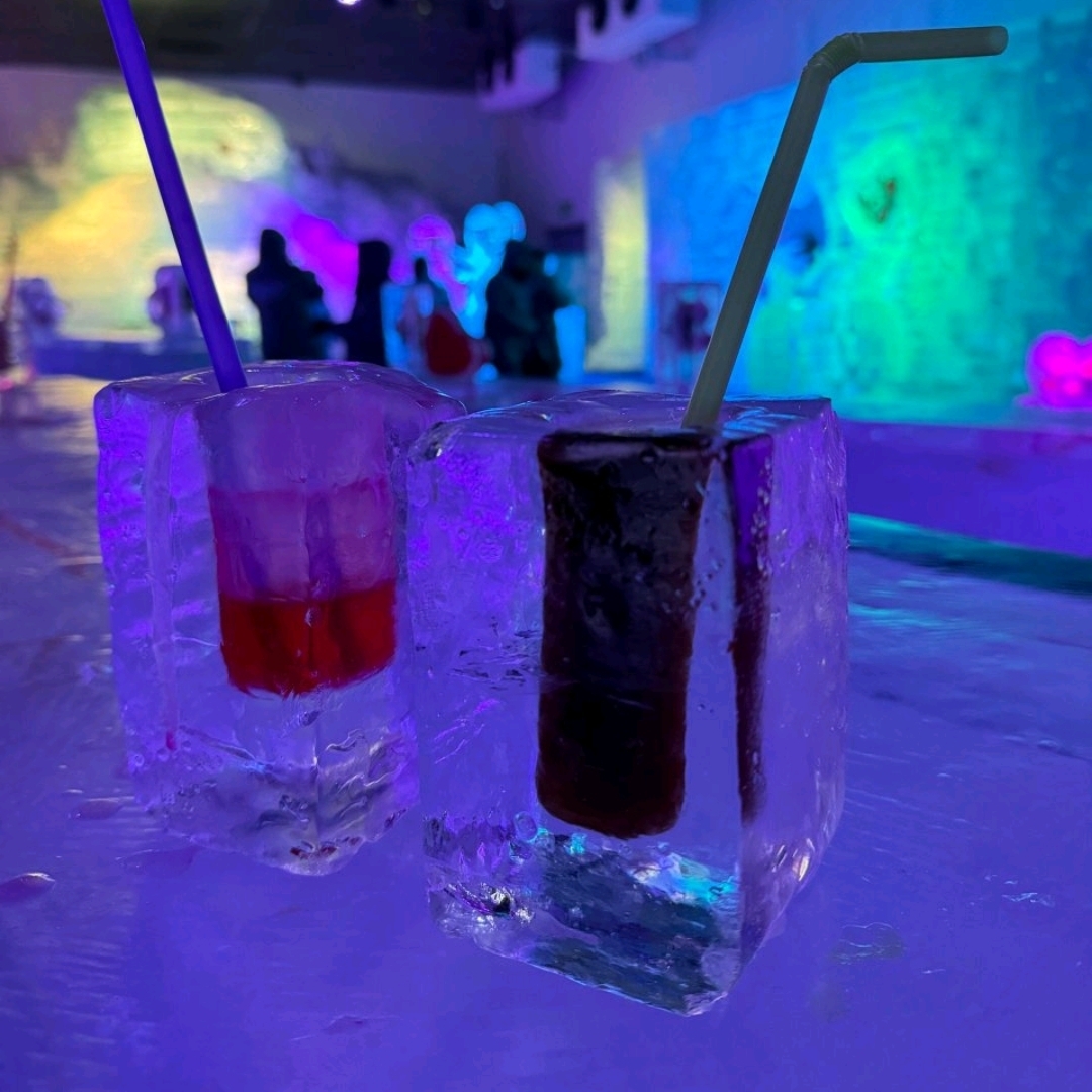 Cocktails served in Ice glasses! - Picture of Icebar Budapest