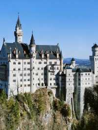 【ノイシュバンシュタイン城】まるでおとぎ話の世界？ドイツにあるお城🏰🪞☁️
