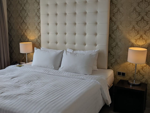 Village Hotel Albert Court