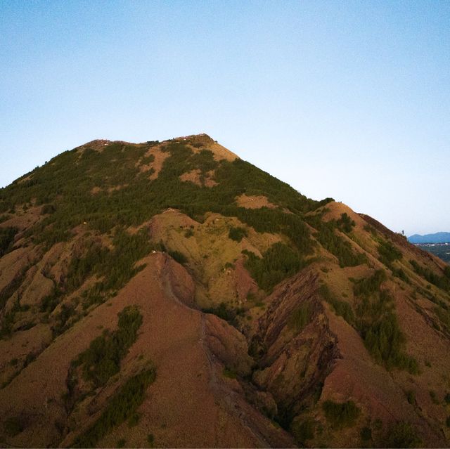 巴里島火山爆發後的黑砂岩～