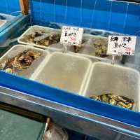 【兵庫・西宮市】活魚水槽の活貝をその場で焼いて味わえる「活貝センター 門戸漁港」
