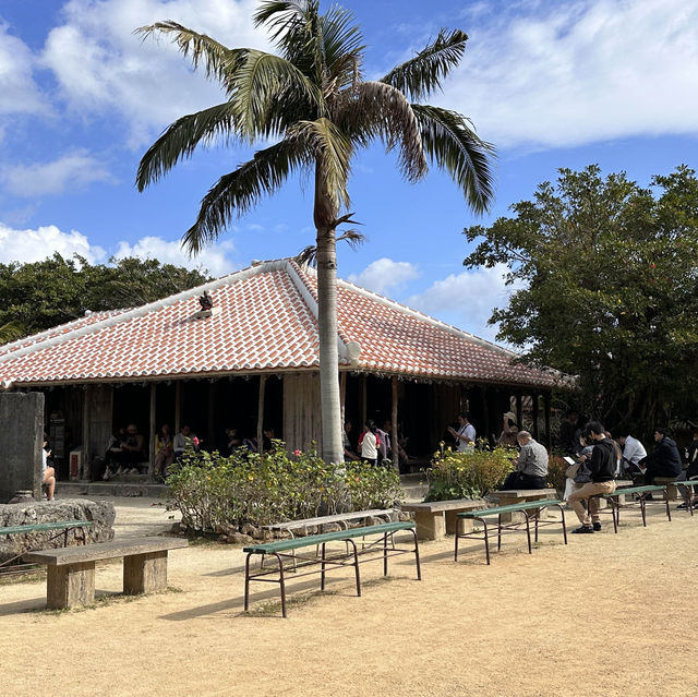古色古香的琉球村。沖繩傳統聚落。