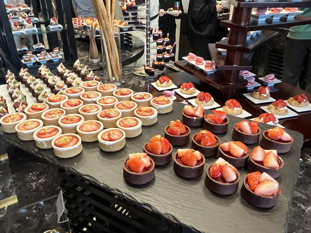 발렌타인데이엔 로맨틱한 딸기뷔페🍓서울 드래곤시티 THE 26