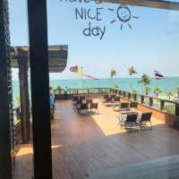 Sloths Cafe คาเฟ่ที่มองเห็นวิวทะเลหาดพัทยา