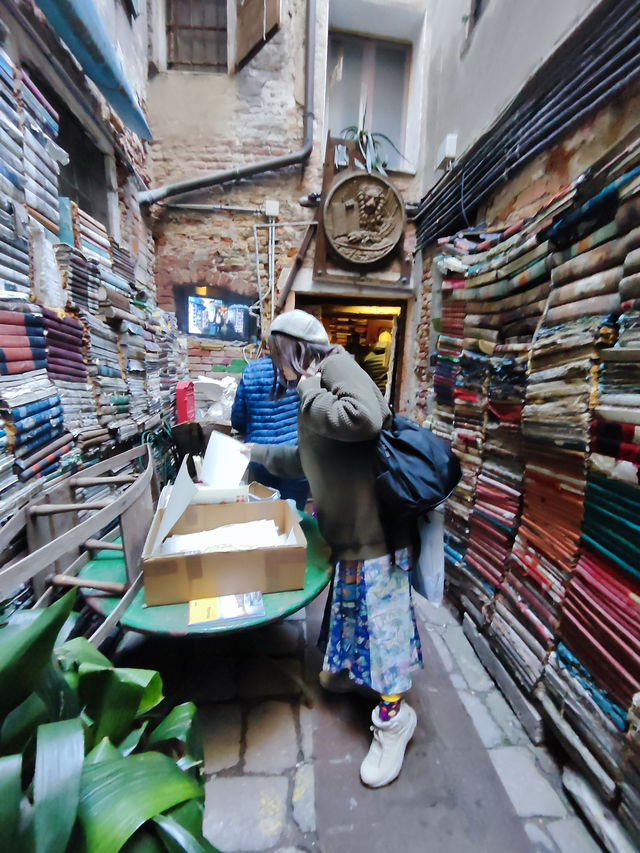 「沉船書店」：威尼斯特色景點