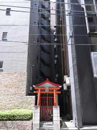 【玉尾稲荷神社/東京都】日本橋のビルの谷間に鎮座する