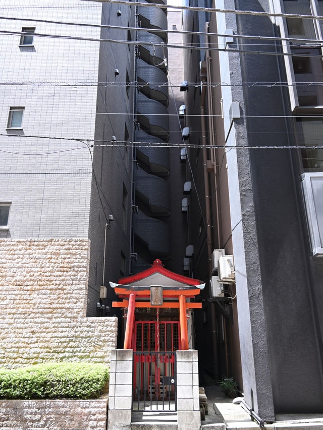 【玉尾稲荷神社/東京都】日本橋のビルの谷間に鎮座する