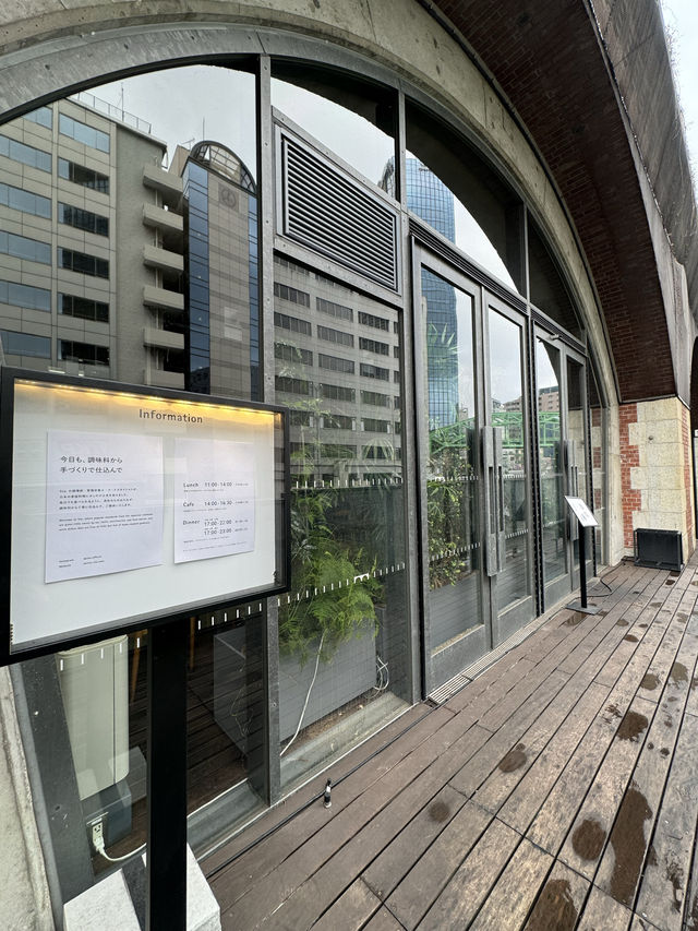 【東京/神田】昔に万世橋駅があった煉瓦造りの高架下を作り変えたお店 『Sta.神田店』
