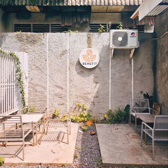 BENEFIT | THERE ARE MANY ATTRACTIVE SPOT FOR COFFEE OR OOTD PHOTOS