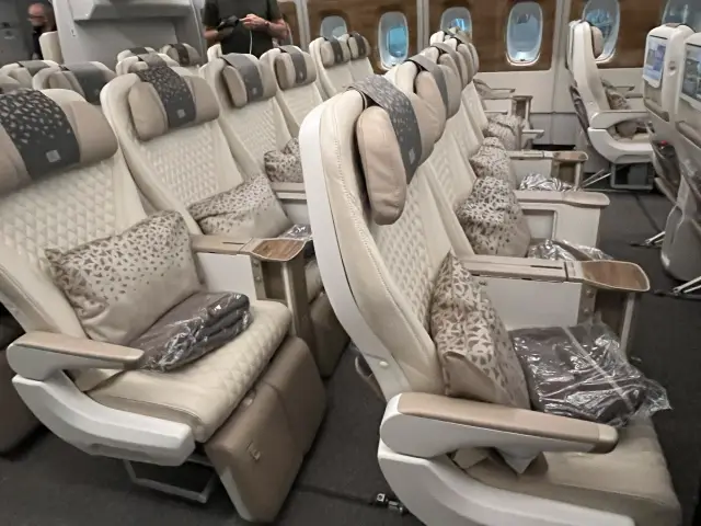 阿聯酋航空豪華經濟艙搭乘記 Dubai→Narita