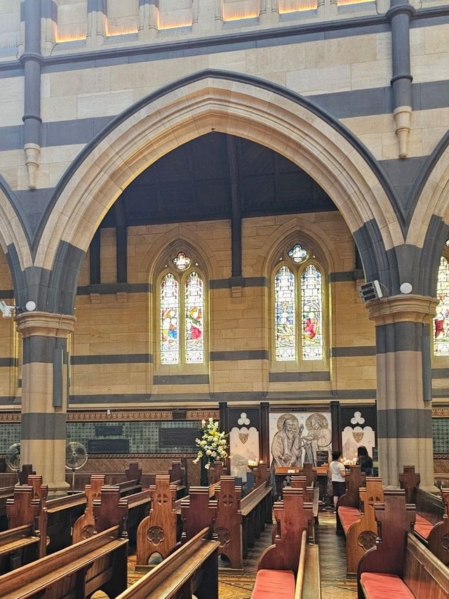 웅장하고, 고풍스러운 분위기의 멜버른 대표 성당 ⛪️